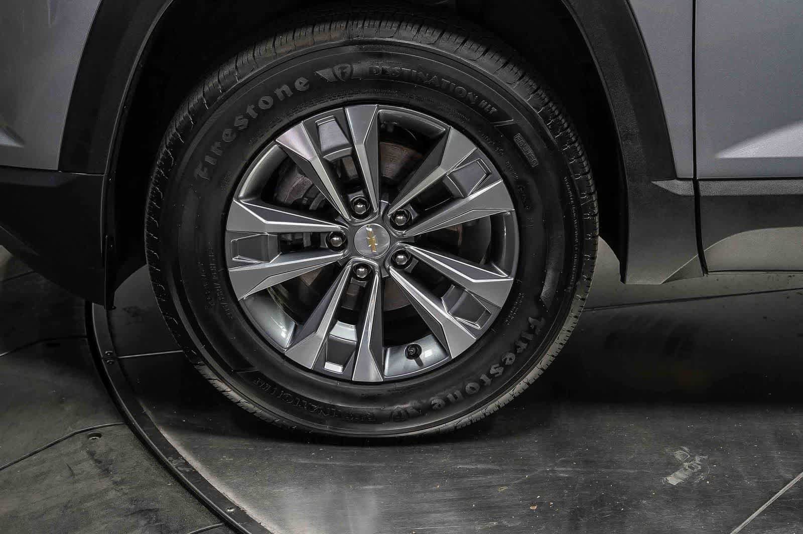 Used 2025 Chevrolet Equinox LT w/ Convenience Package II FWD image 9
