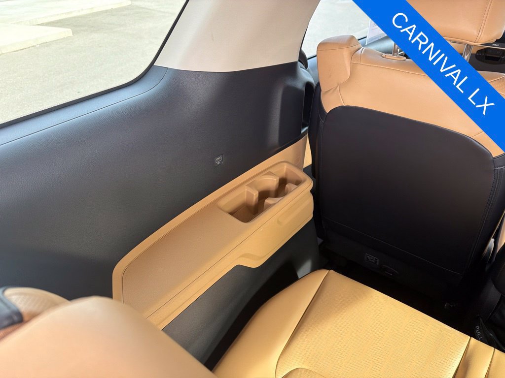 Used 2023 Kia Carnival LX FWD image 31