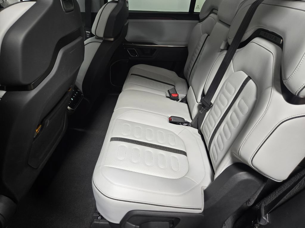 Used 2023 Rivian R1S Adventure AWD/4WD image 33