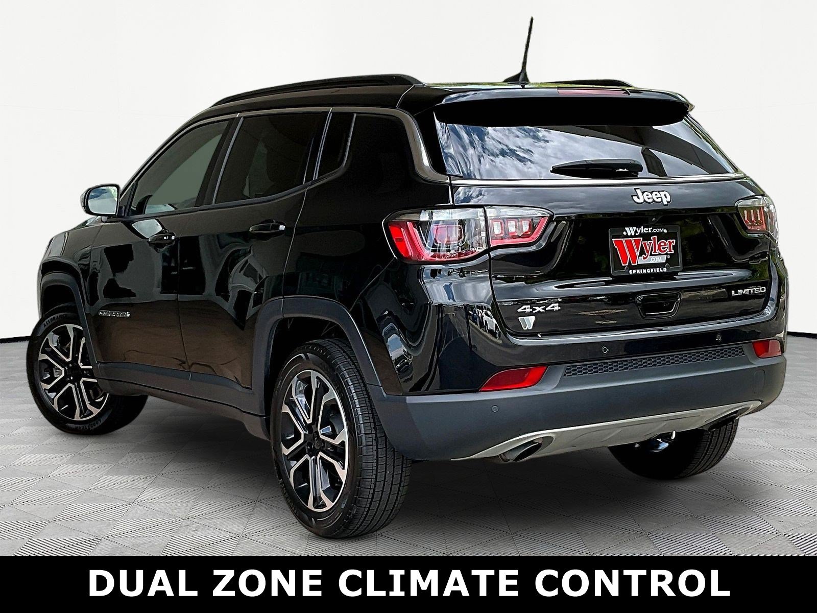 Used 2023 Jeep Compass Limited AWD/4WD image 4