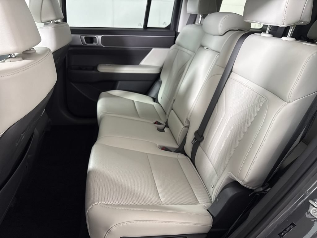 Used 2025 Hyundai Santa Fe SEL FWD image 15