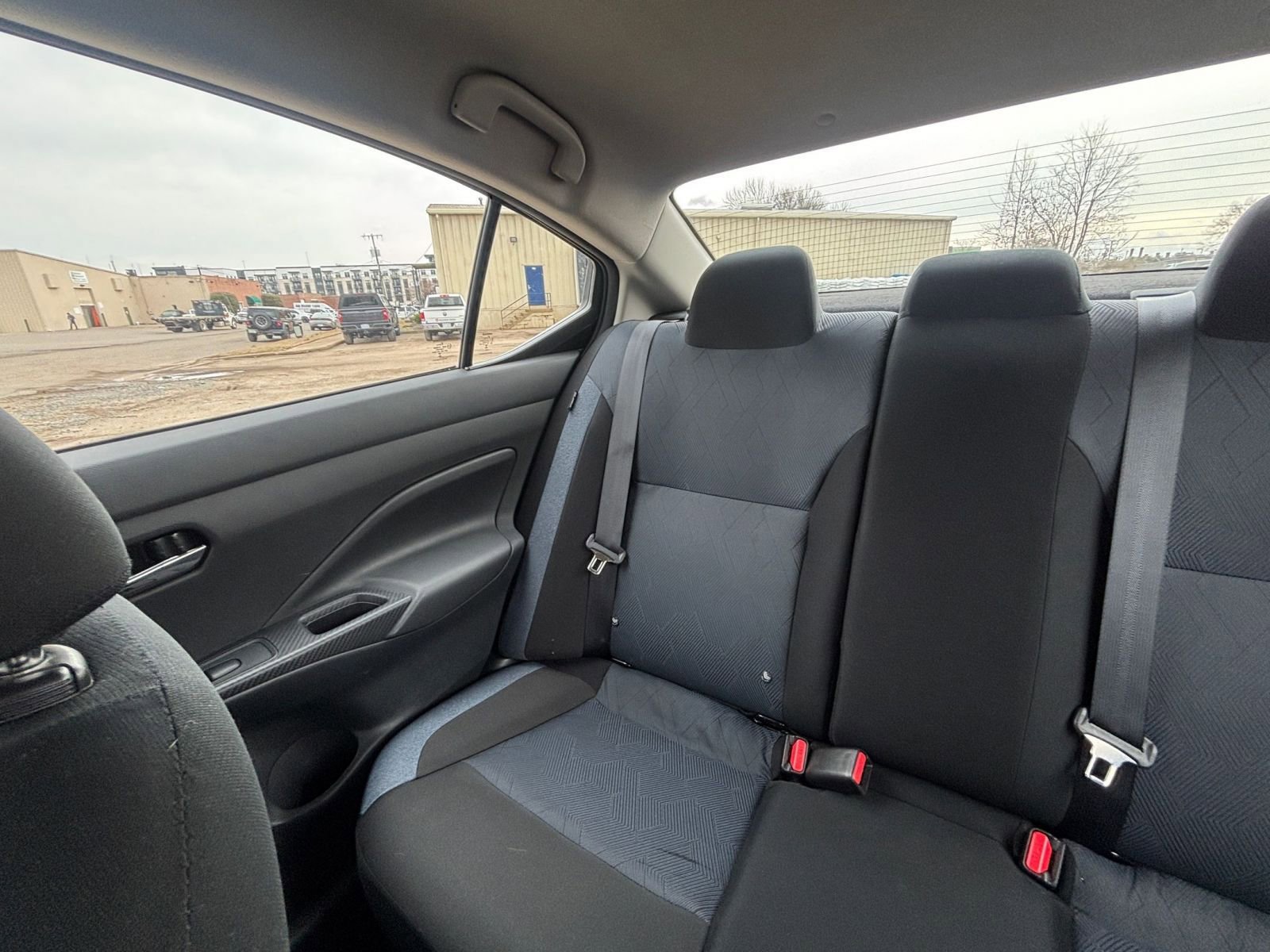 Used 2025 Nissan Versa SV image 39