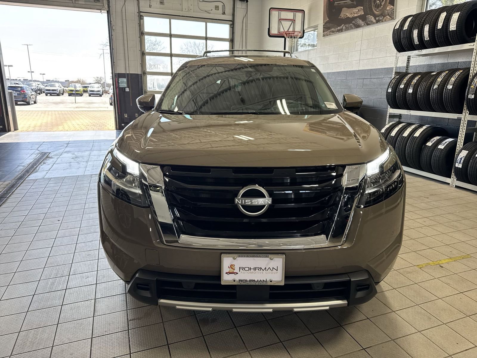 Certified 2024 Nissan Pathfinder Platinum image 35