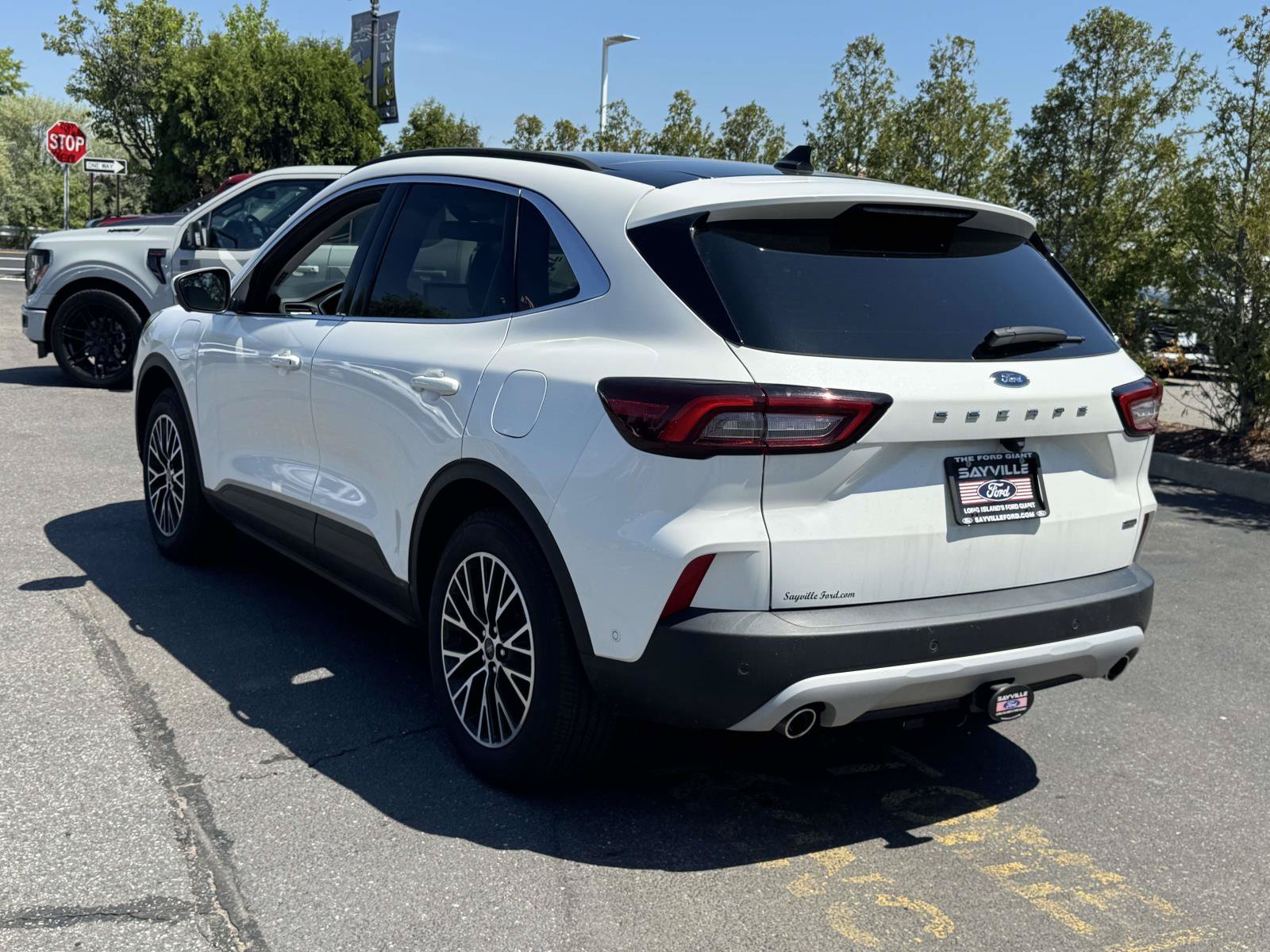 New 2023 Ford Escape SE w/ PHEV Premium Package FWD image 5
