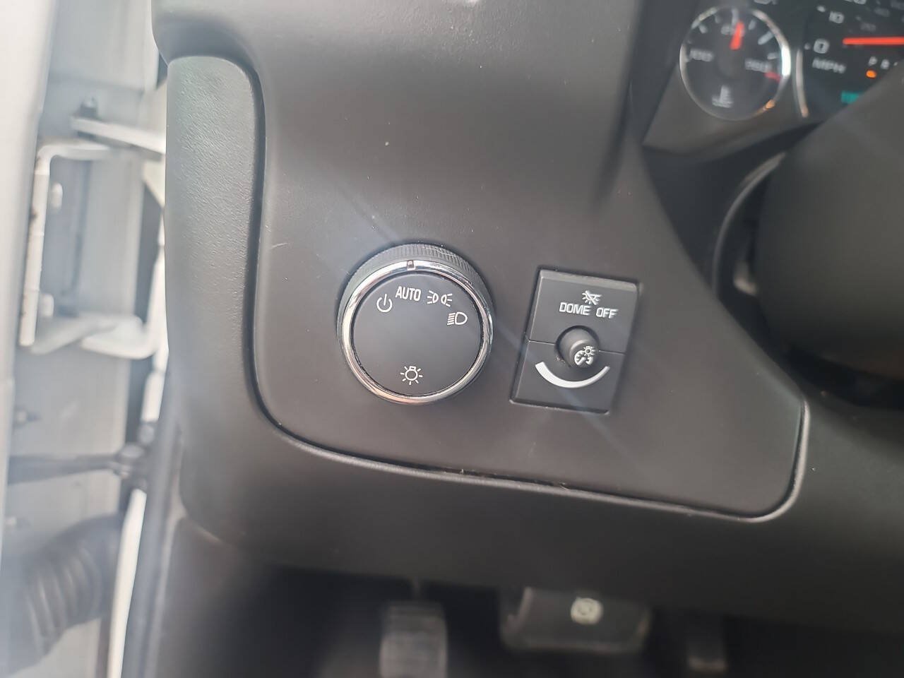 Used 2018 Chevrolet Express 2500 RWD image 15