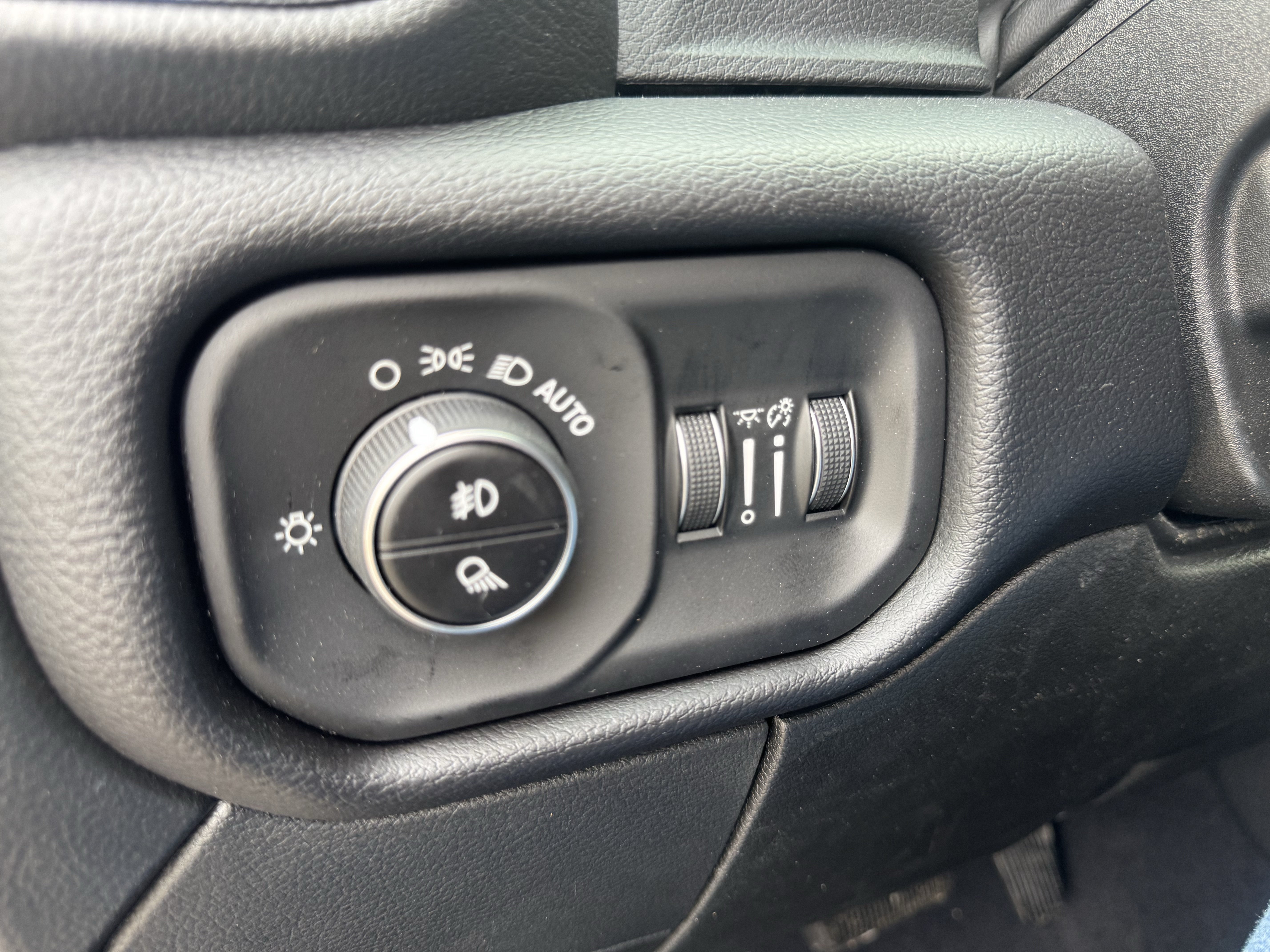 New 2026 RAM 2500 Laramie AWD/4WD image 28