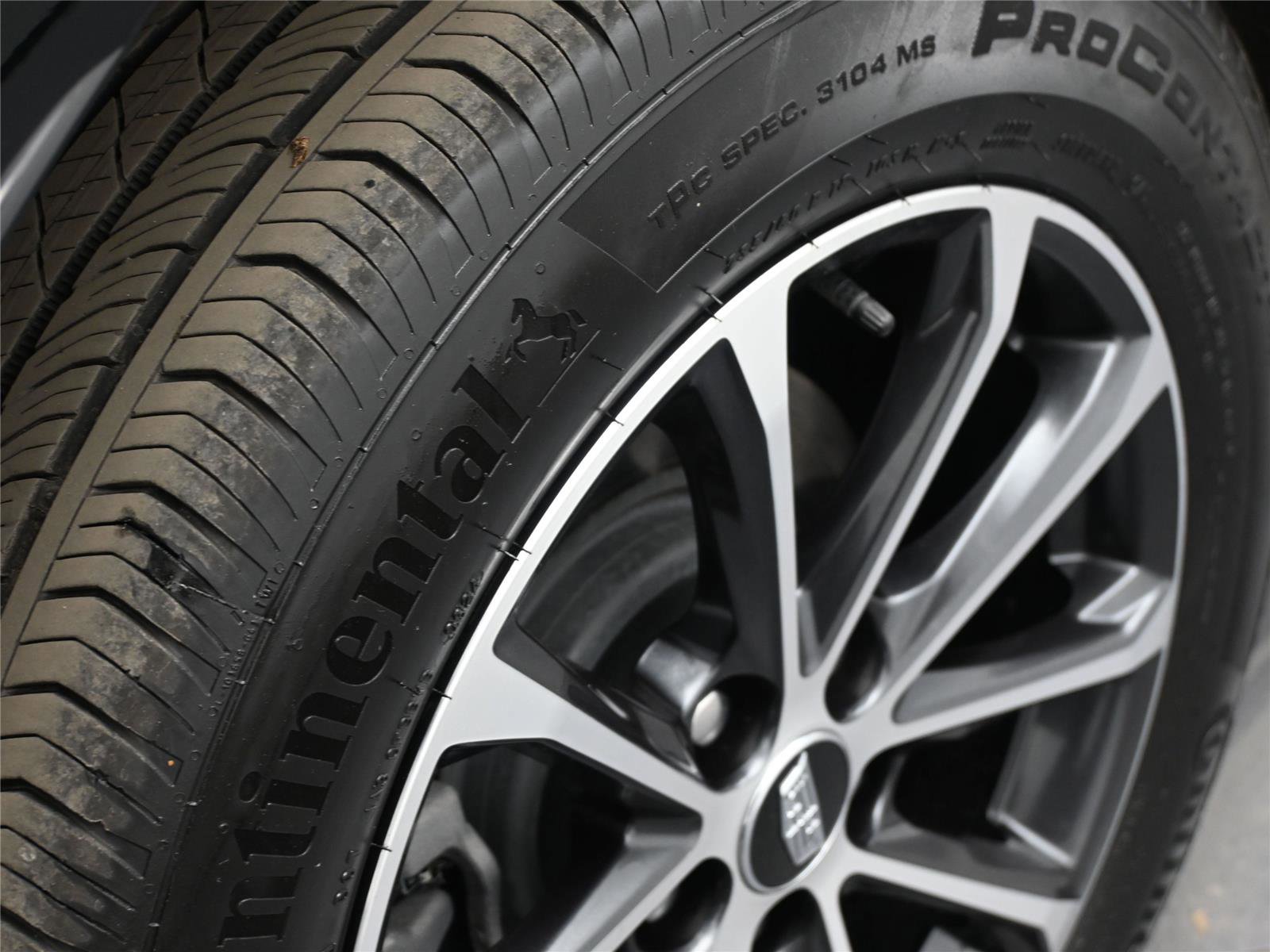 Used 2024 Cadillac XT4 Sport image 30