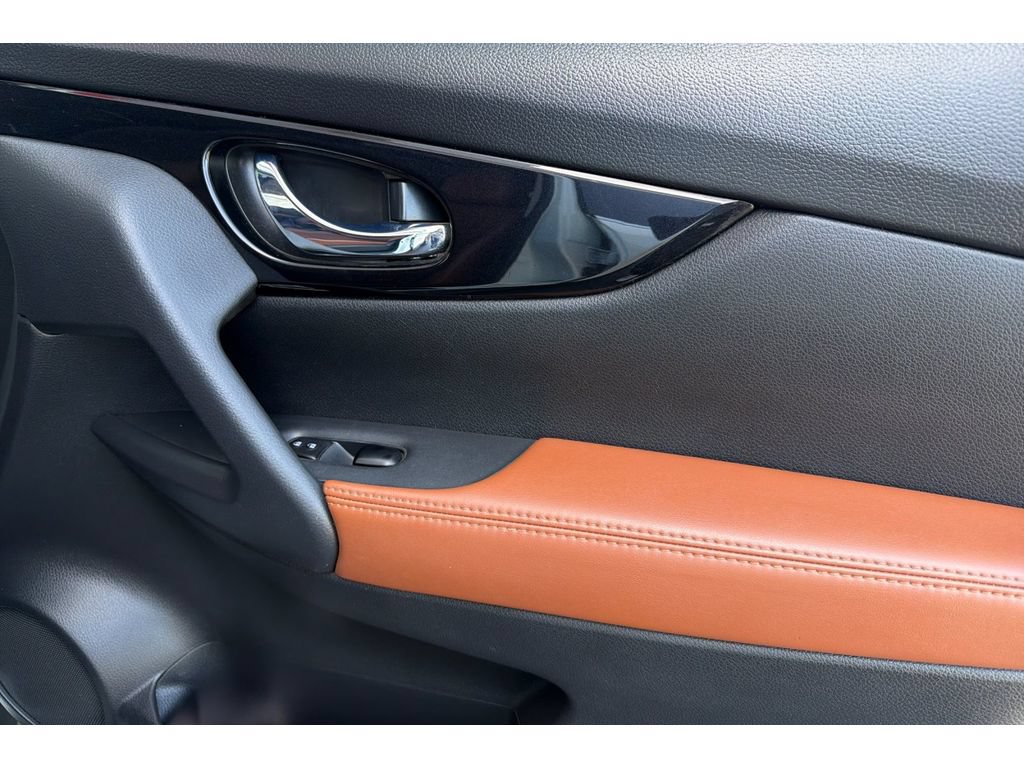 Used 2018 Nissan Rogue SL w/ Premium Package FWD image 20
