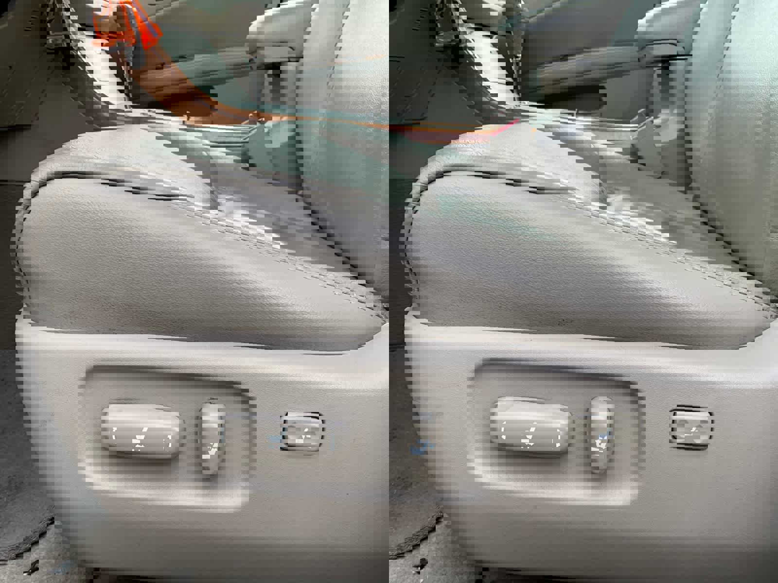 Used 2006 Toyota Avalon XLS image 23