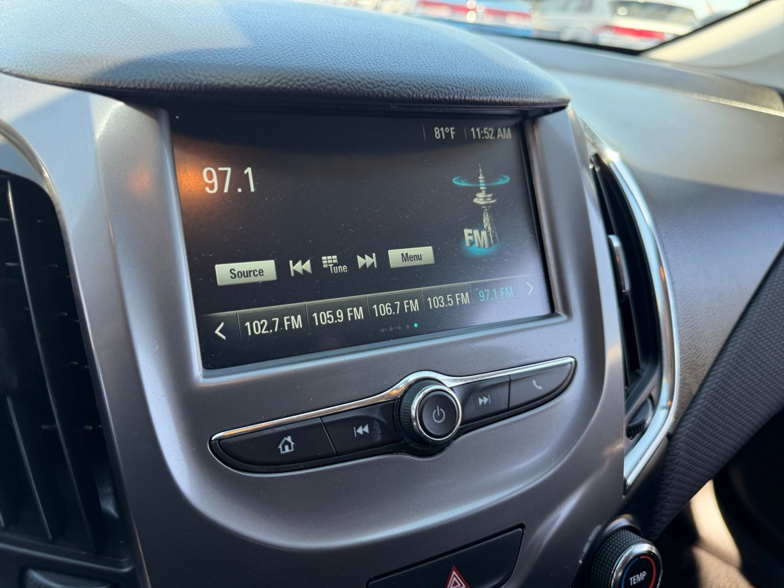 Used 2018 Chevrolet Cruze LT w/ Convenience Package image 26