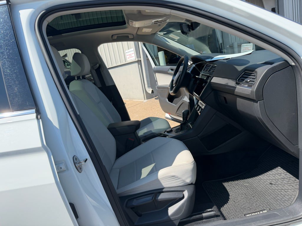 Used 2020 Volkswagen Tiguan SEL AWD/4WD image 10