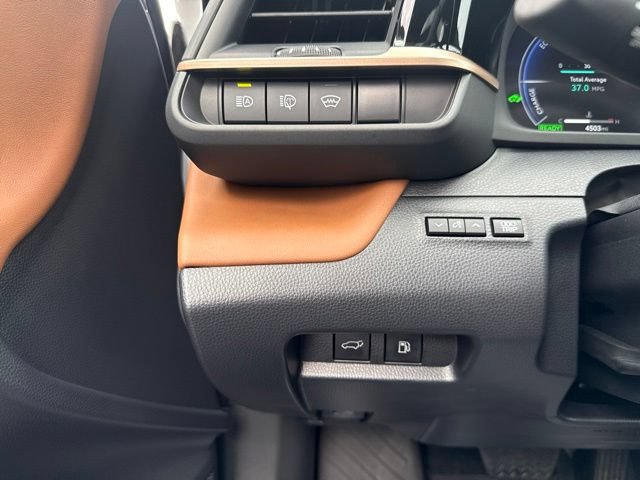 Used 2025 Toyota Crown Signia w/ Advanced Technology Package AWD/4WD image 19