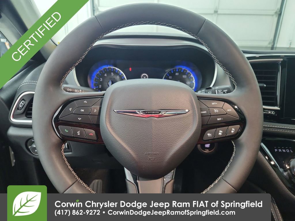 Certified 2025 Chrysler Pacifica Limited image 22