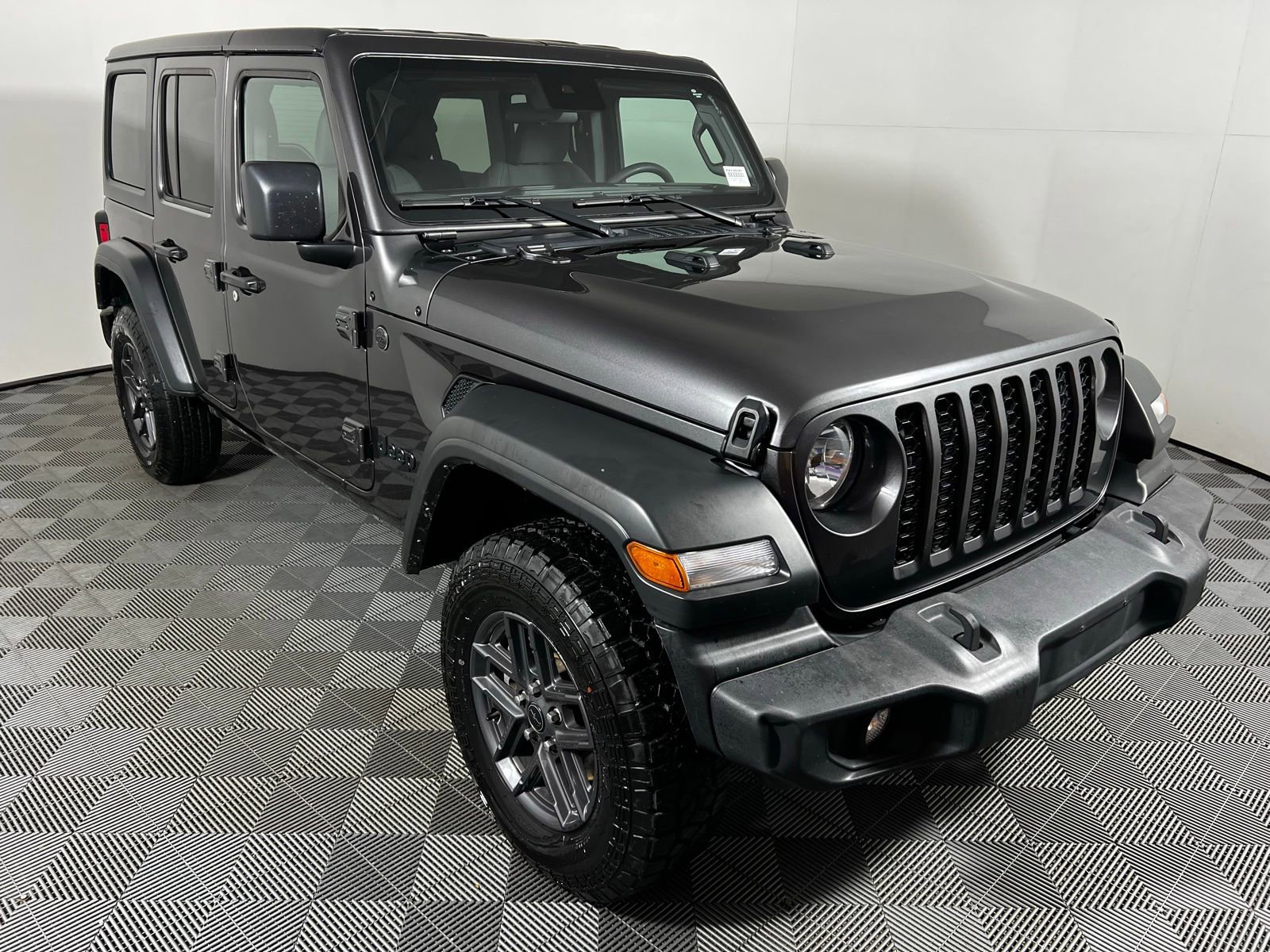 Used 2024 Jeep Wrangler Sport S image 3