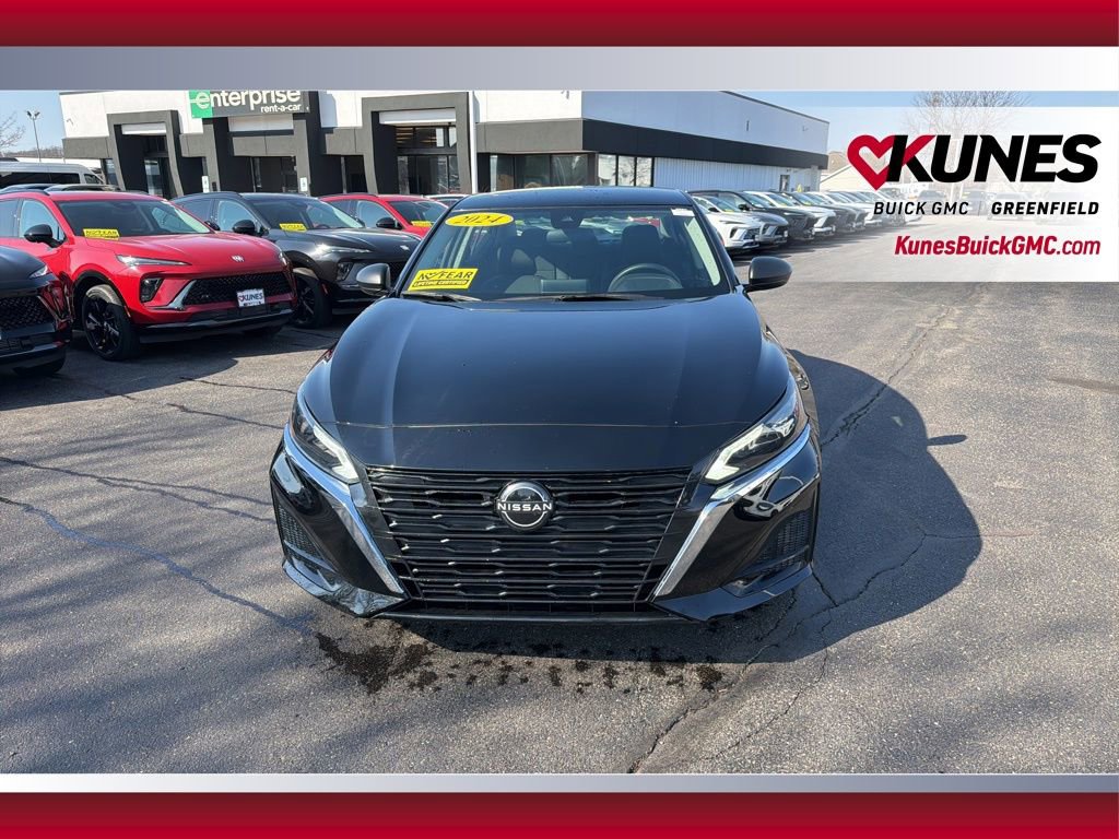 Used 2024 Nissan Altima 2.5 SV FWD image 11