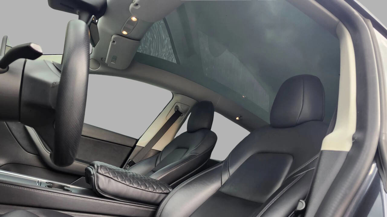 Used 2022 Tesla Model Y Long Range image 16