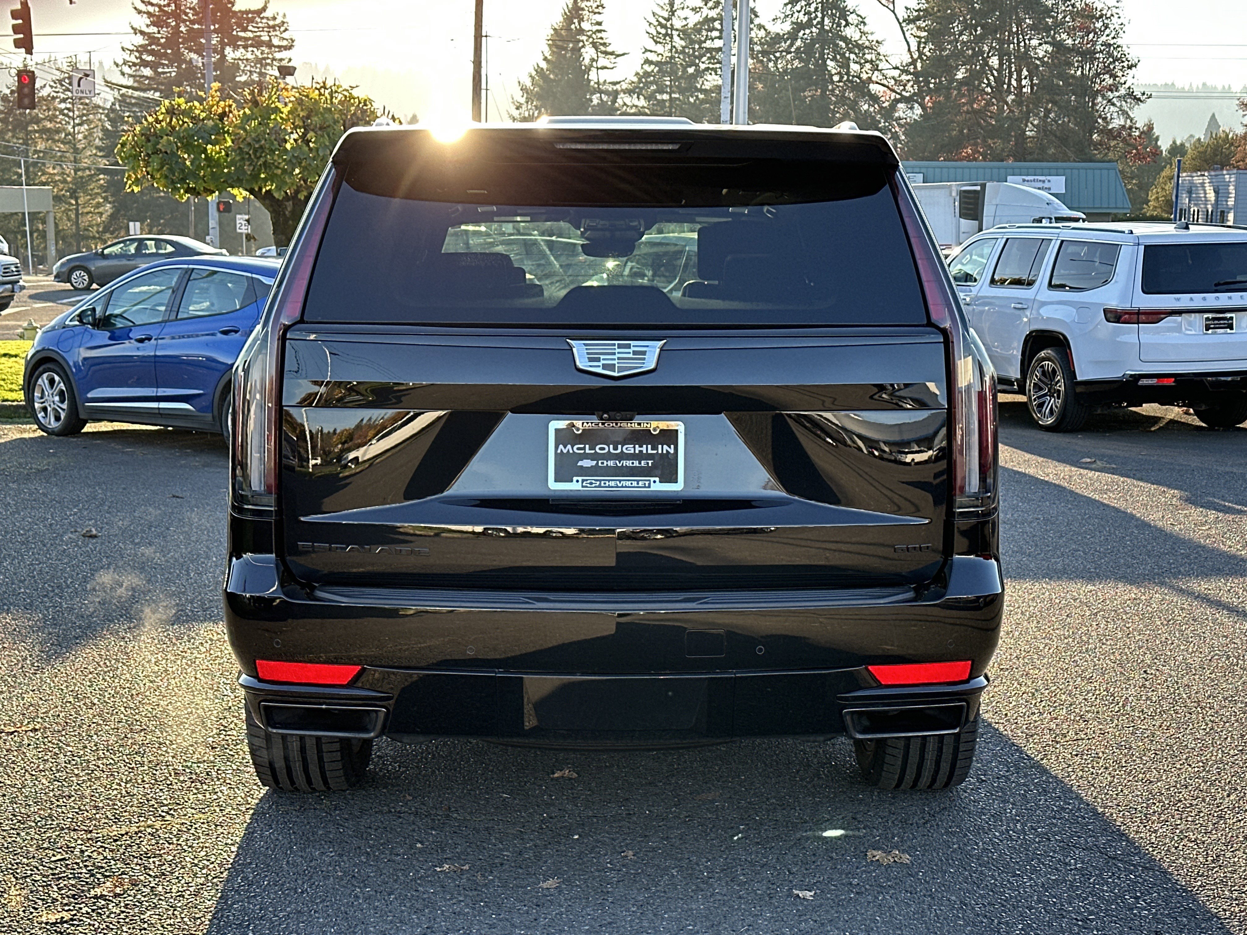 Used 2024 Cadillac Escalade Sport Platinum w/ LPO, ONYX Package image 4