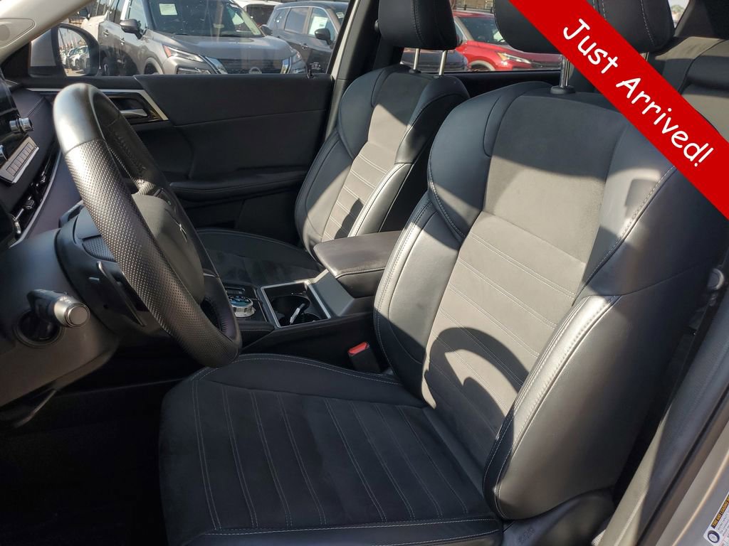 Used 2024 Mitsubishi Outlander SE AWD/4WD image 19