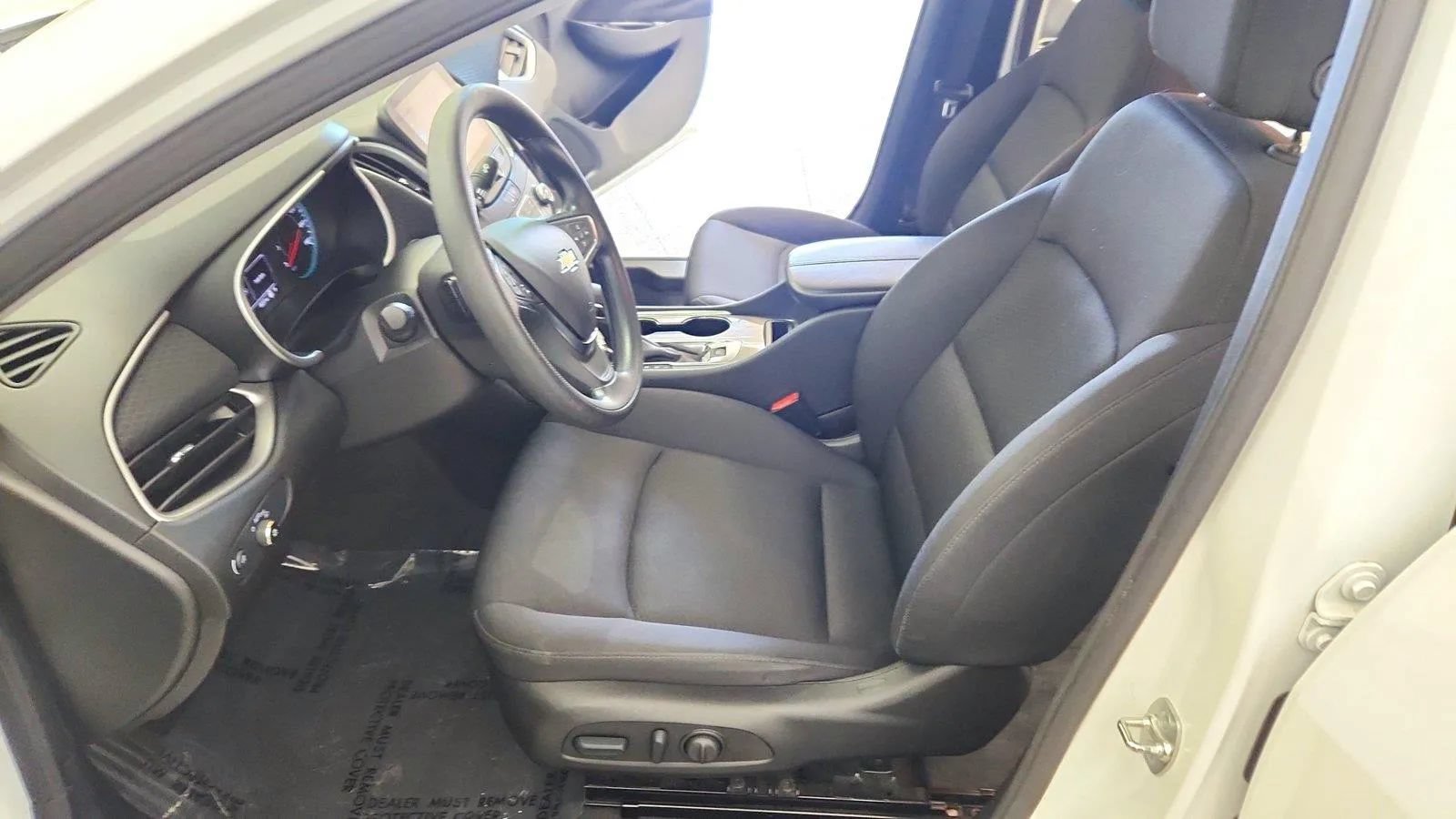 Used 2025 Chevrolet Malibu LT FWD image 15