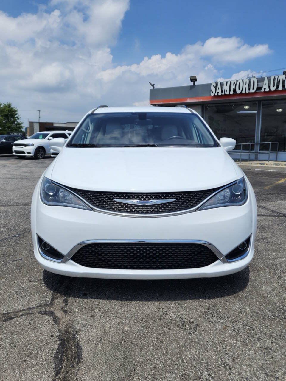 Used 2019 Chrysler Pacifica Touring-L FWD image 6