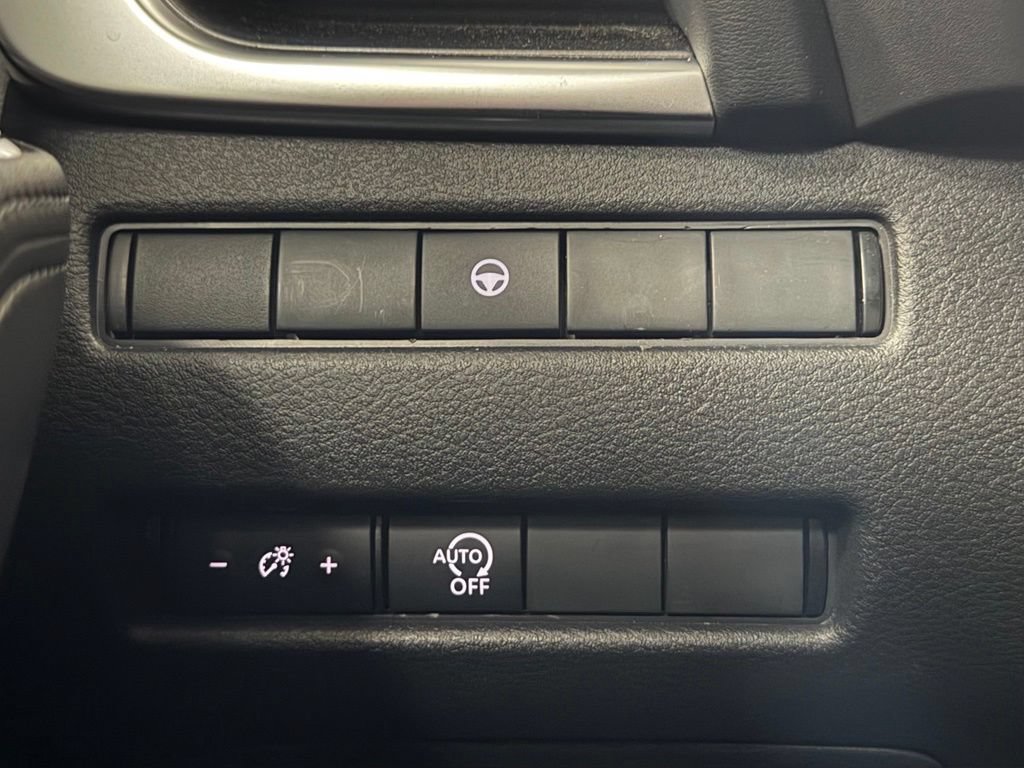 Used 2023 Nissan Rogue SV AWD/4WD image 14