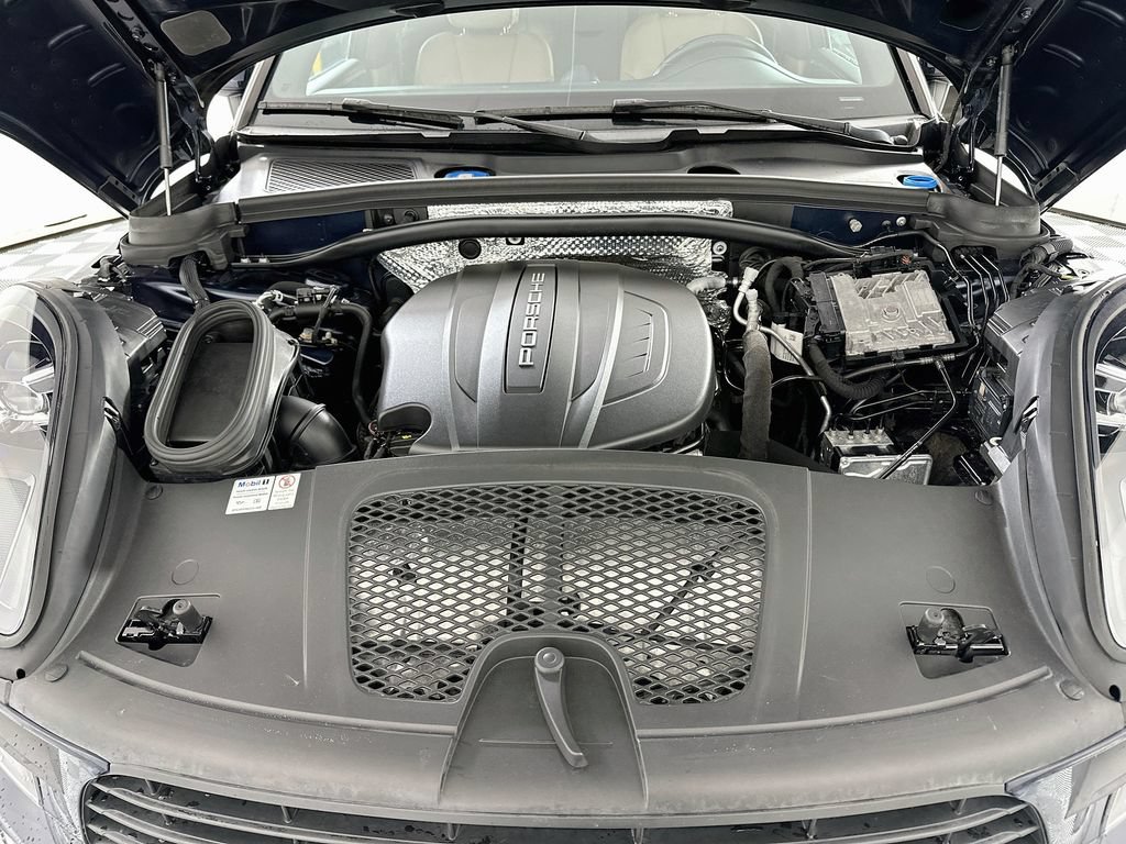 Used 2020 Porsche Macan AWD/4WD image 31