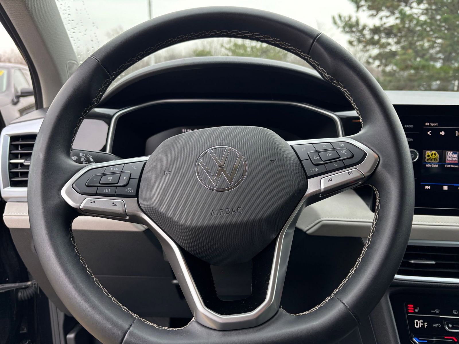 Used 2025 Volkswagen Taos SE AWD/4WD image 30