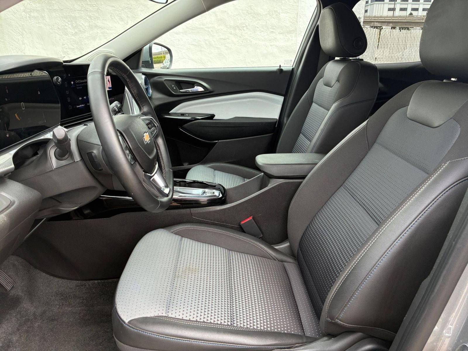 Used 2025 Chevrolet Trax LT w/ LT Convenience Package FWD image 25