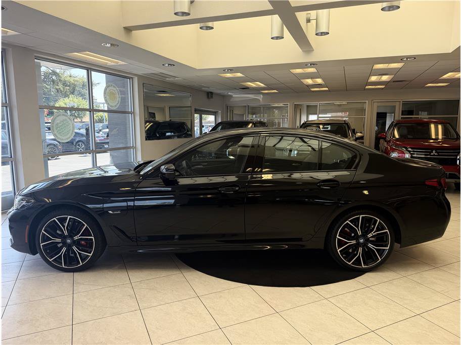 Used 2023 BMW 530e w/ M Sport Package RWD image 11