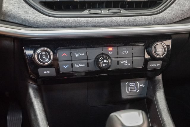 Certified 2025 Jeep Compass Latitude AWD/4WD image 22
