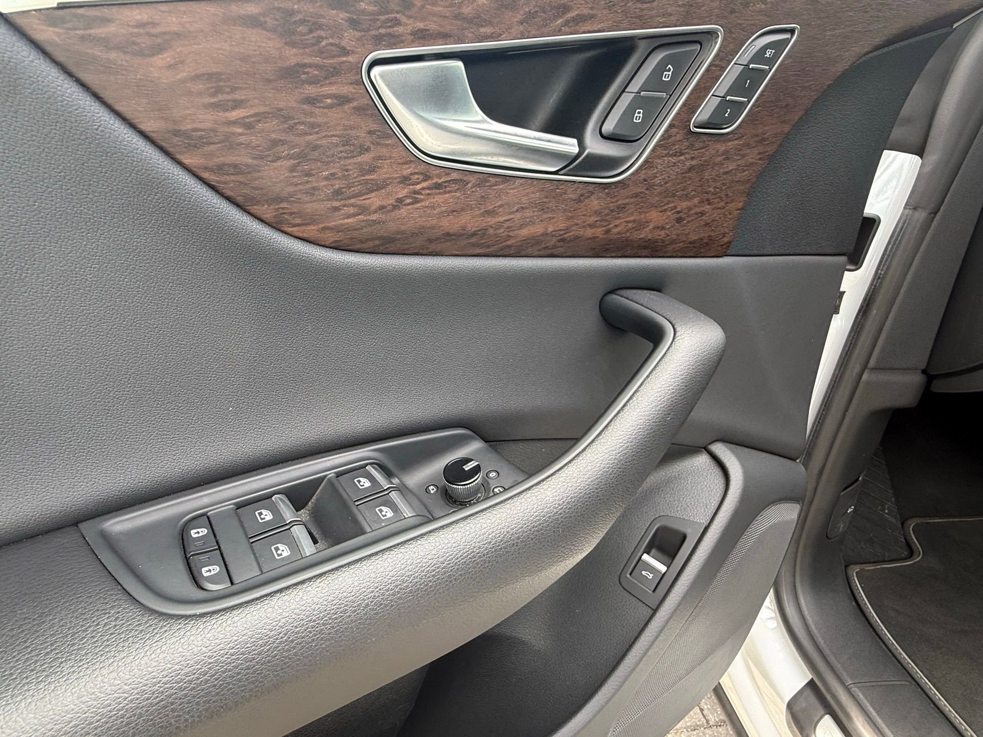 Used 2023 Audi Q8 Premium w/ Convenience Package image 28