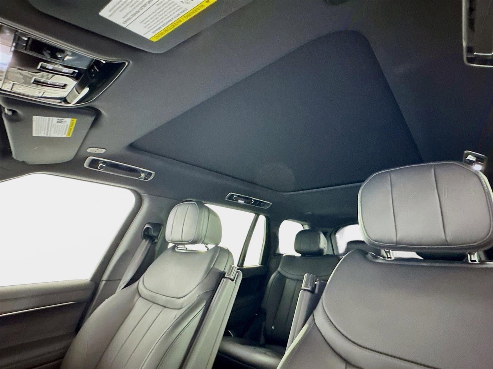 New 2026 Land Rover Range Rover Long Wheelbase SE AWD/4WD image 14