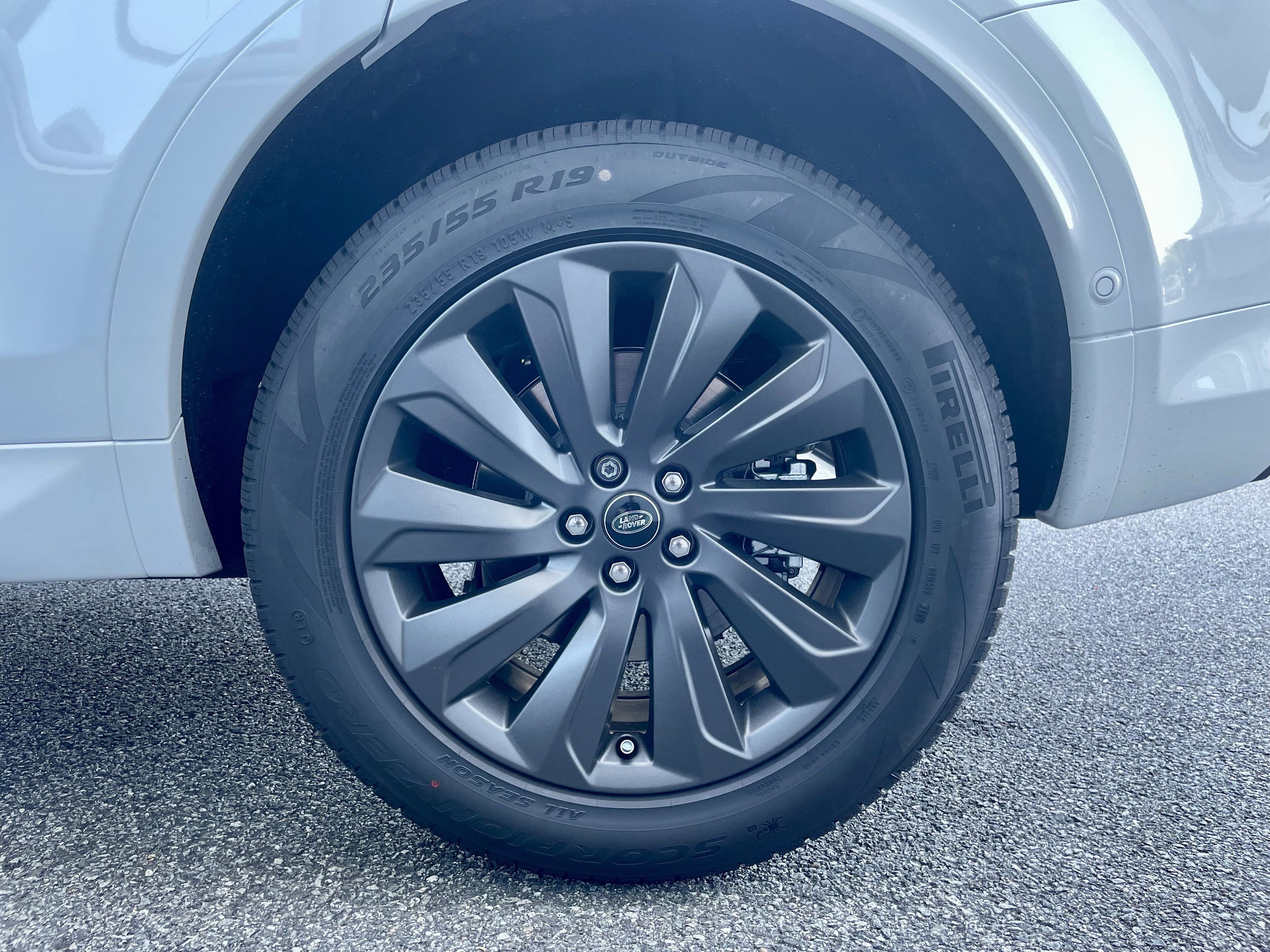 New 2025 Land Rover Discovery Sport S image 10