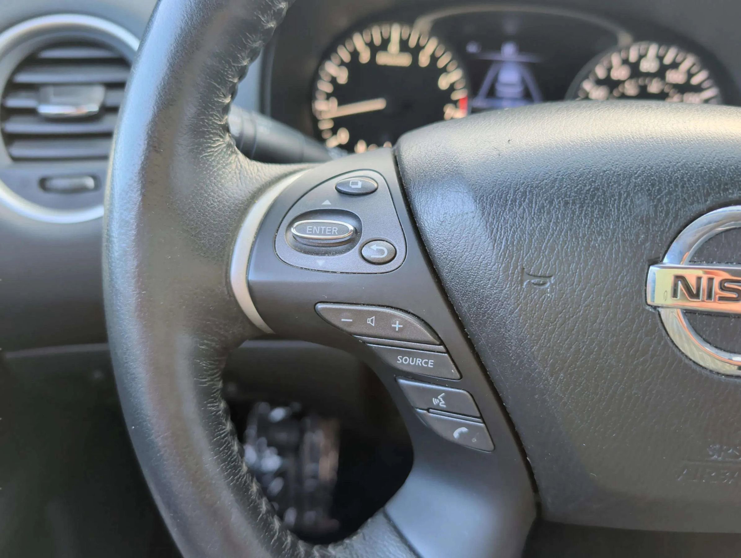 Used 2020 Nissan Pathfinder SL image 23