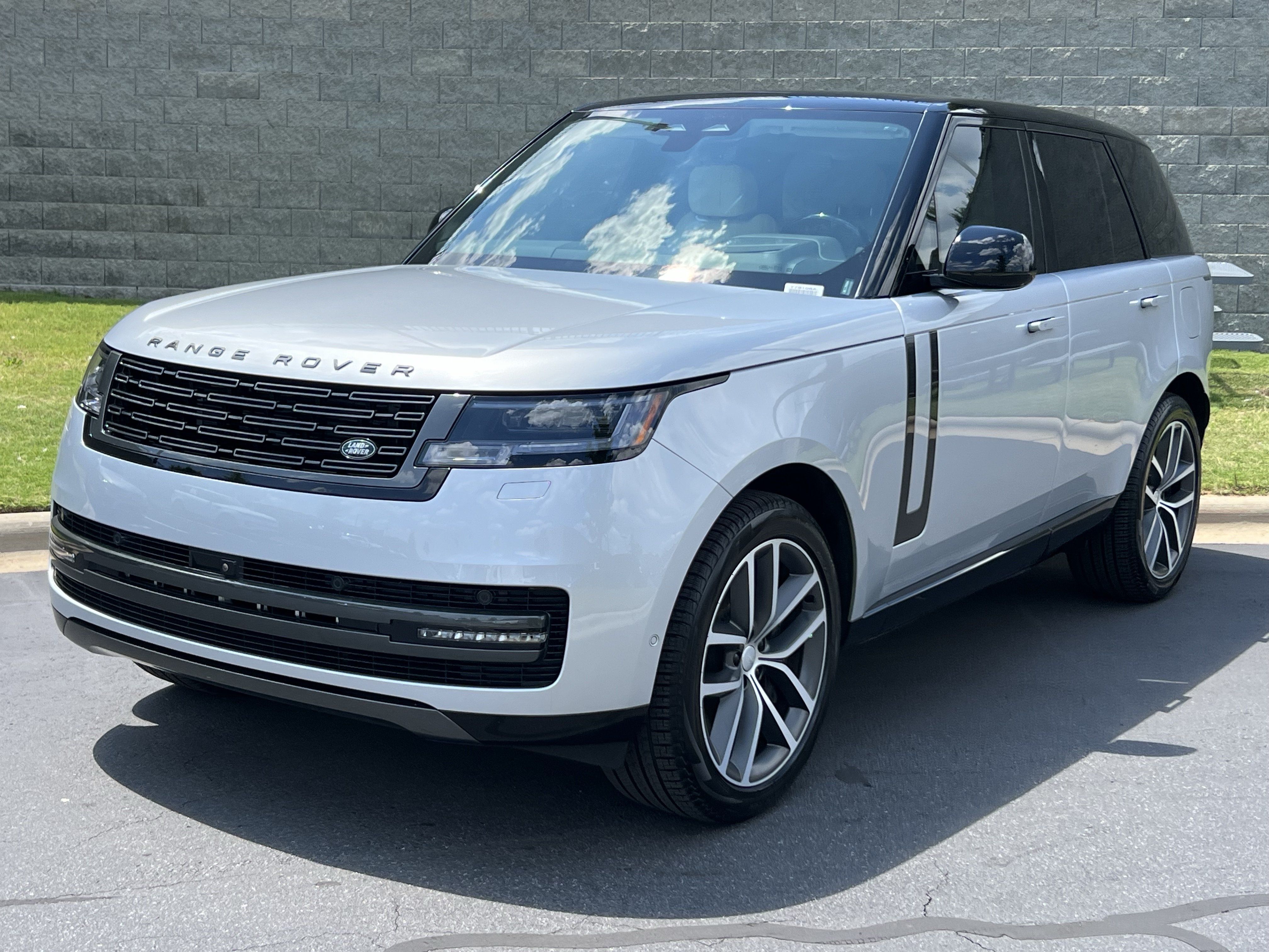 Certified 2025 Land Rover Range Rover SE AWD/4WD video 1