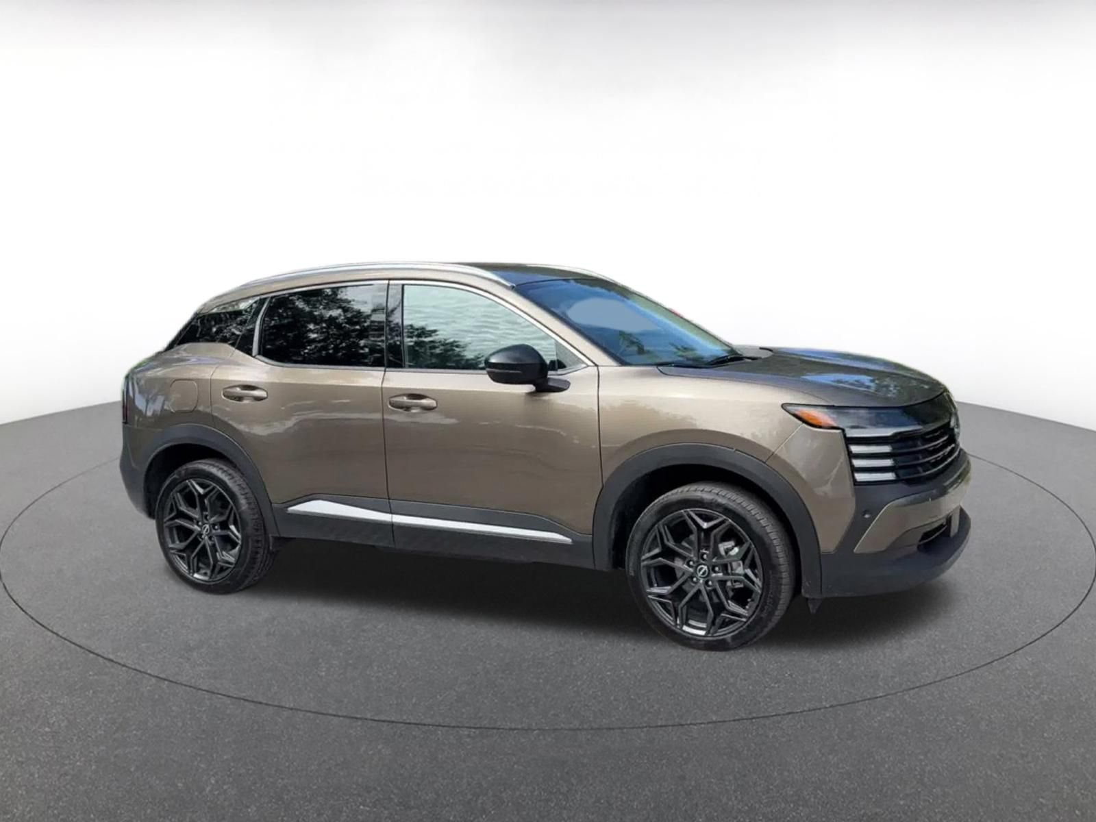 Used 2026 Nissan Kicks SR FWD video 2