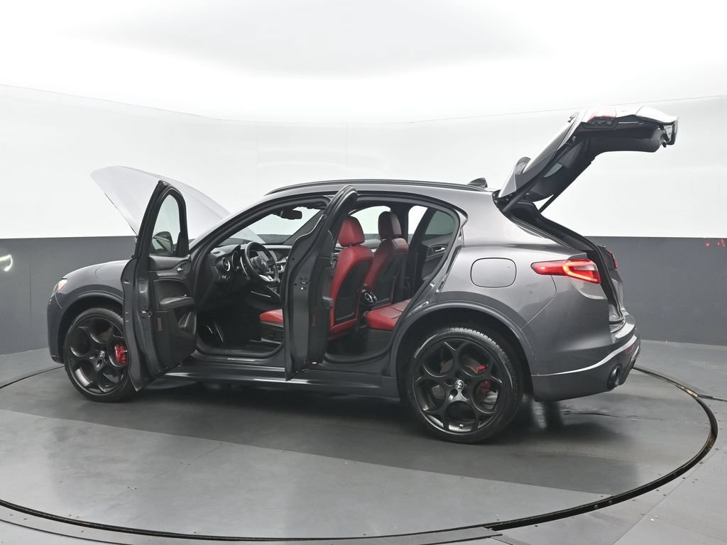 Used 2022 Alfa Romeo Stelvio Veloce AWD/4WD image 41