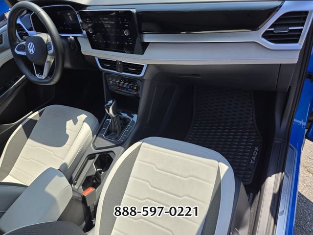 Certified 2025 Volkswagen Taos SE FWD image 19
