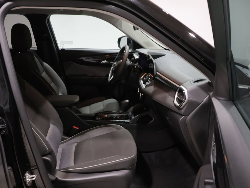 Used 2025 Chevrolet TrailBlazer LT AWD/4WD image 22