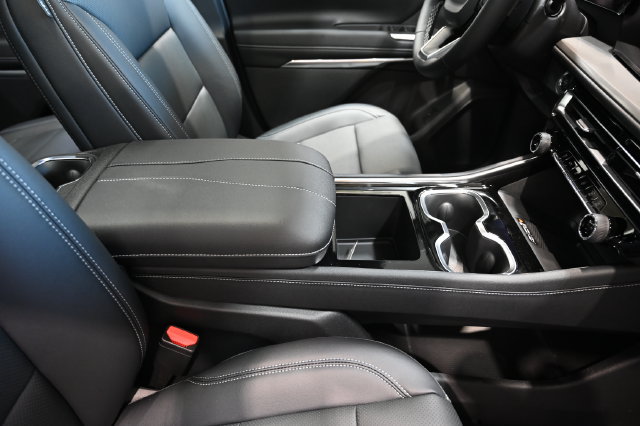 New 2027 Chevrolet Traverse LT w/ LPO, Floor Liner Package FWD image 21