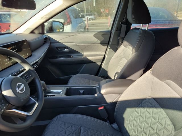 Used 2025 Nissan Kicks SV w/ Charging Package FWD image 13