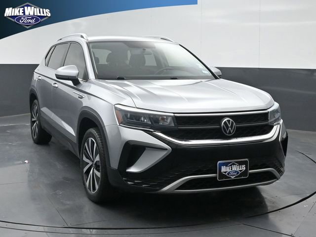 Used 2022 Volkswagen Taos SE image 1