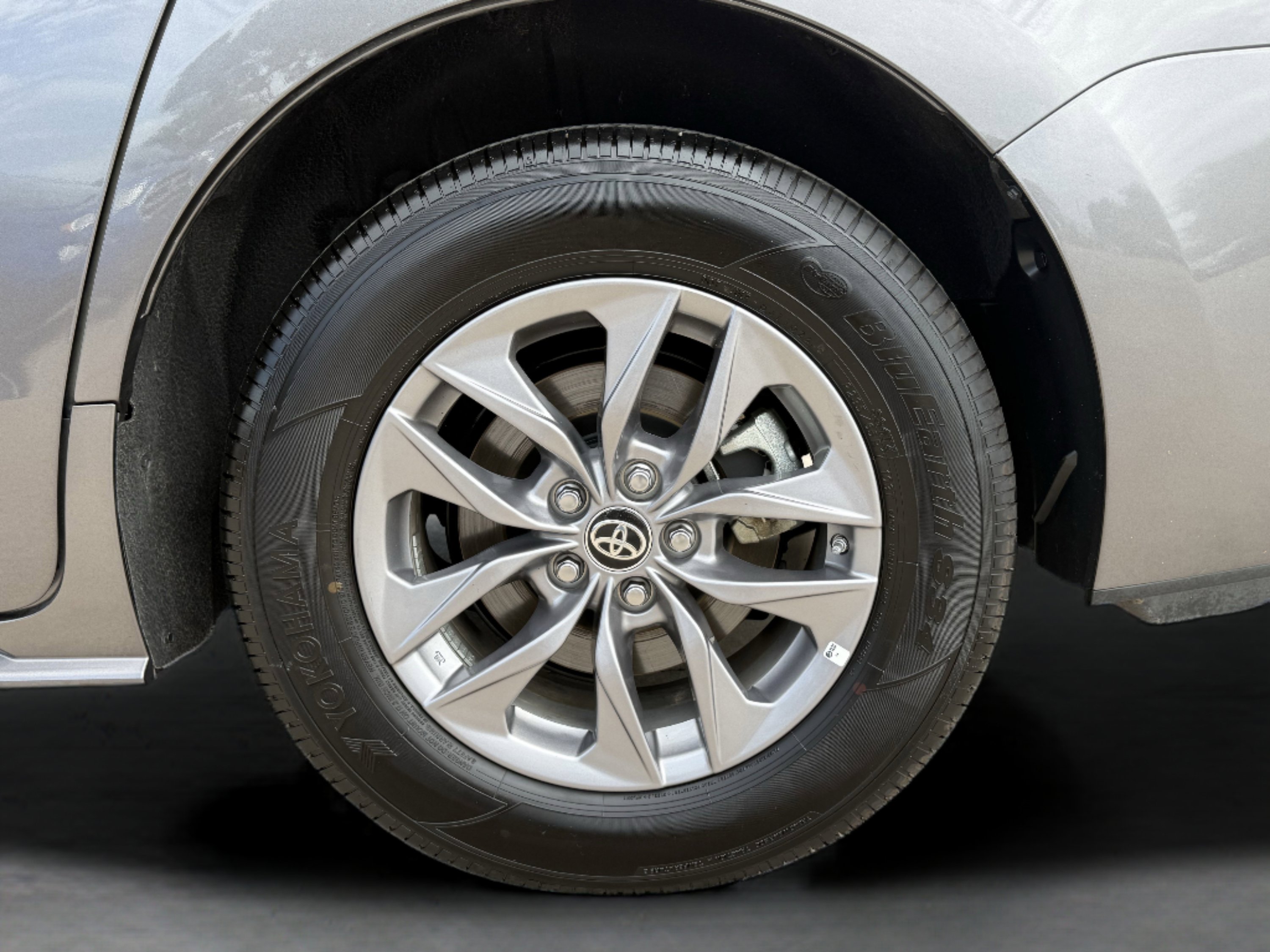 Used 2024 Toyota Sienna LE image 11