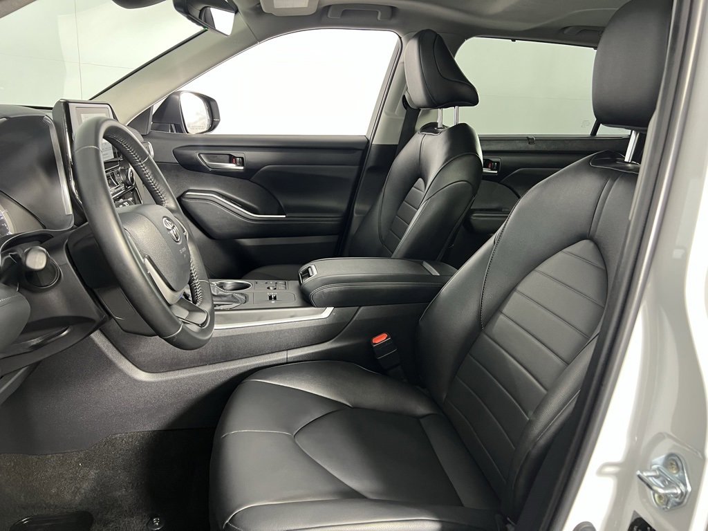 Used 2025 Toyota Highlander XLE image 21