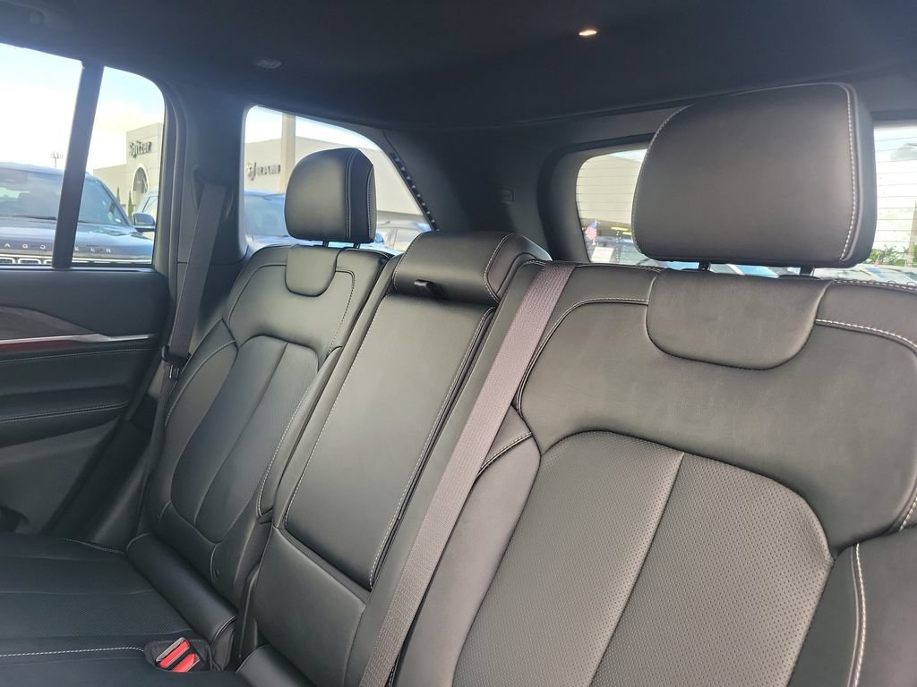 Used 2023 Jeep Grand Cherokee Overland w/ Luxury Tech Group IV RWD image 16