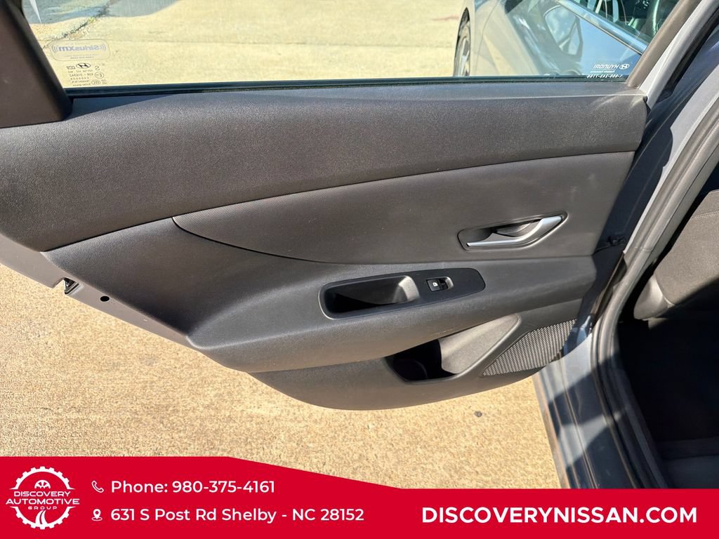 Used 2025 Hyundai Elantra SEL FWD image 31