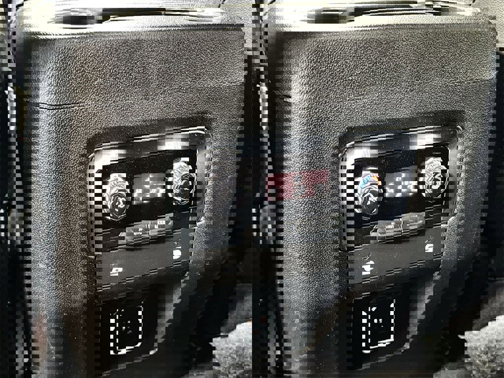 Used 2024 GMC Yukon XL SLT image 28