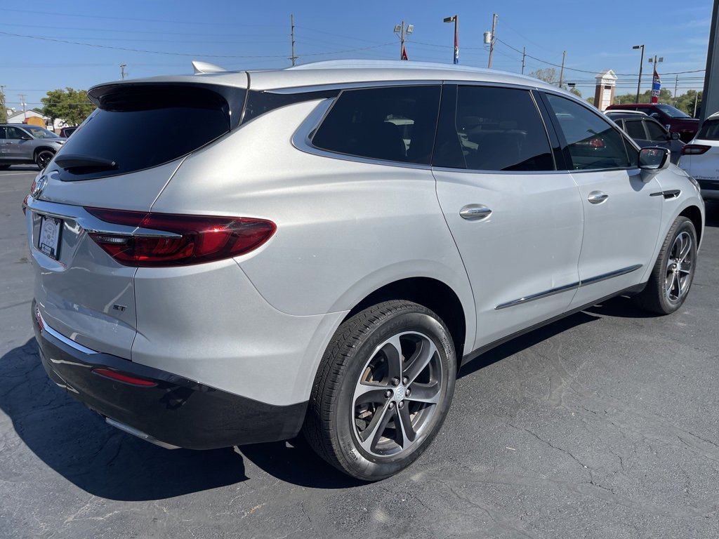 Used 2021 Buick Enclave Essence image 3