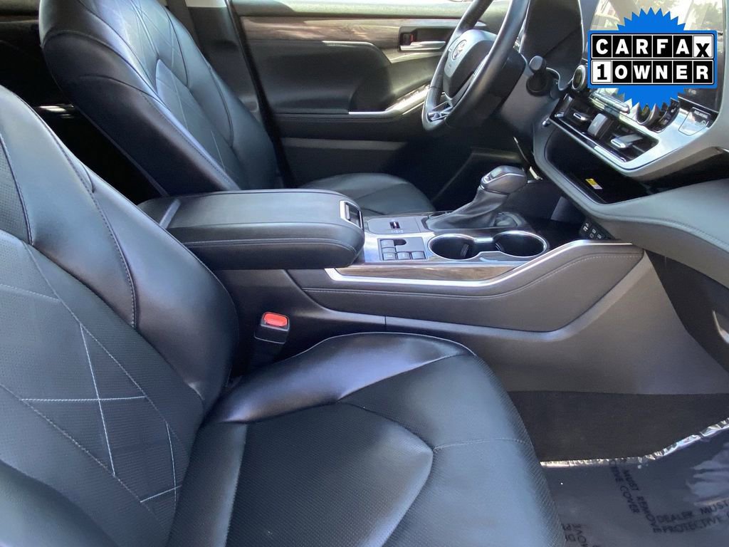 Used 2023 Toyota Highlander Platinum image 16