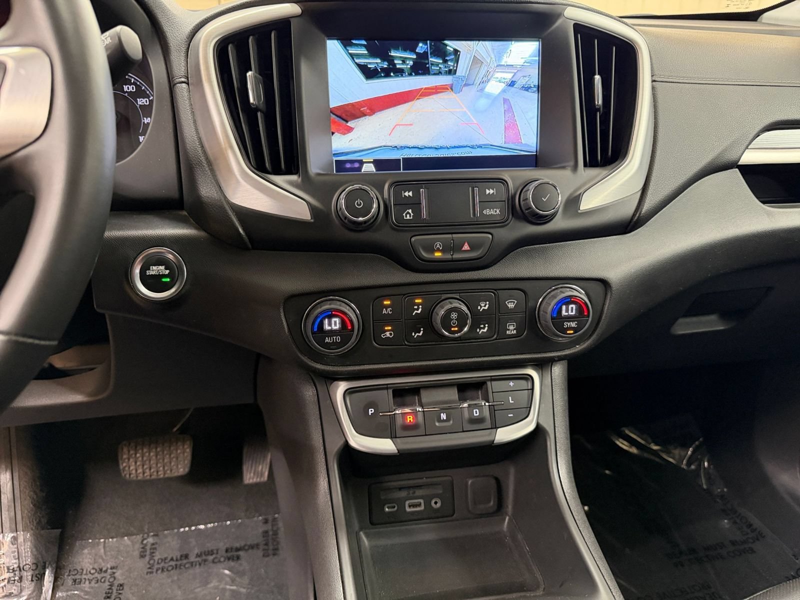 Used 2024 GMC Terrain SLT AWD/4WD image 17